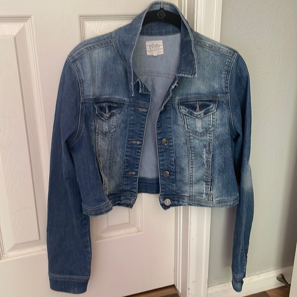 Super cute and soft cropped Jean jacket - Picture 1 of 5